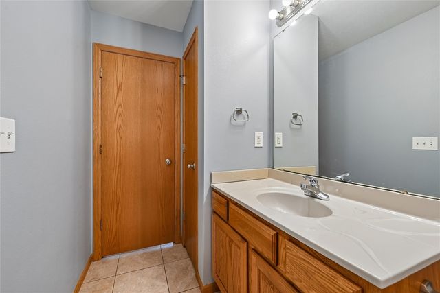 3824 Lakeview Drive SW, Cedar Rapids, IA 52404