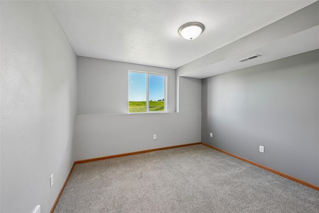 3824 Lakeview Drive SW, Cedar Rapids, IA 52404