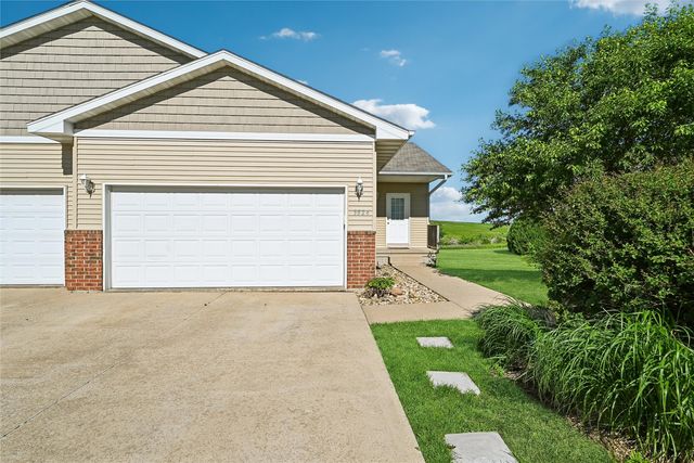 3824 Lakeview Drive SW, Cedar Rapids, IA 52404