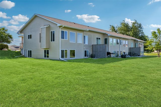 3824 Lakeview Drive SW, Cedar Rapids, IA 52404
