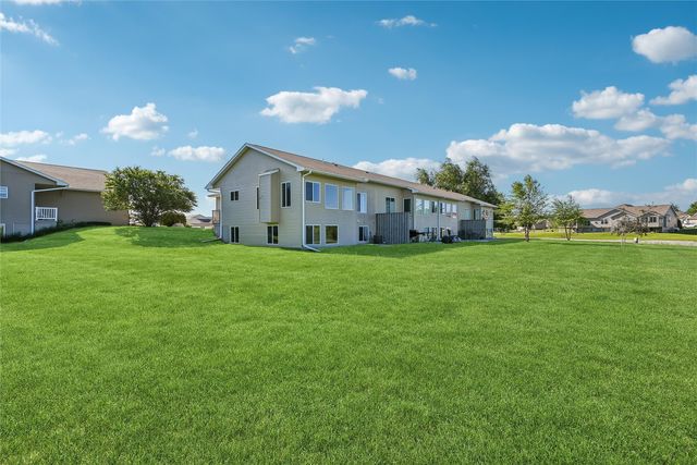 3824 Lakeview Drive SW, Cedar Rapids, IA 52404
