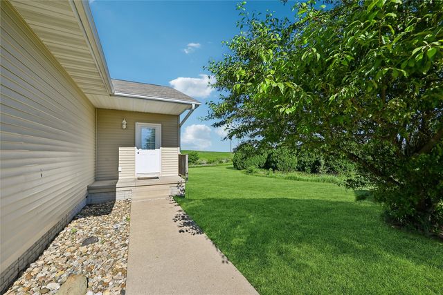 3824 Lakeview Drive SW, Cedar Rapids, IA 52404