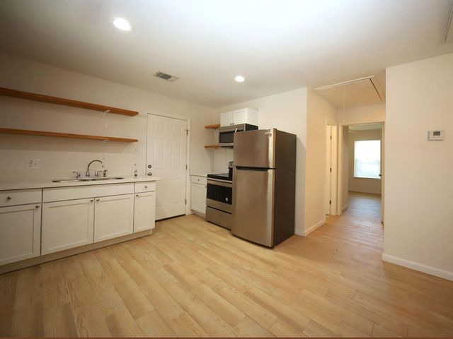 6709 Greenhurst Street B, Houston, TX 77091