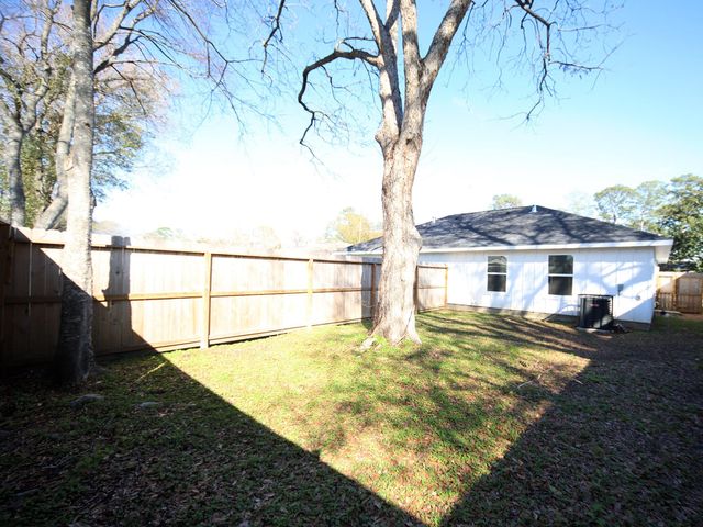 6709 Greenhurst Street B, Houston, TX 77091