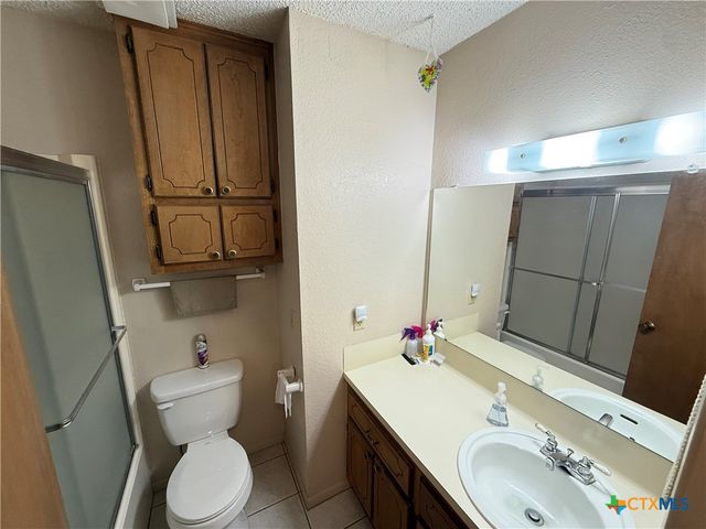 311 versailles, Victoria, TX 77904