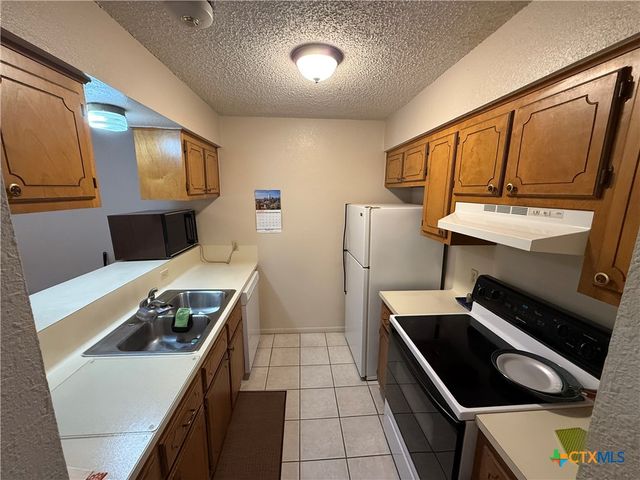 311 versailles, Victoria, TX 77904