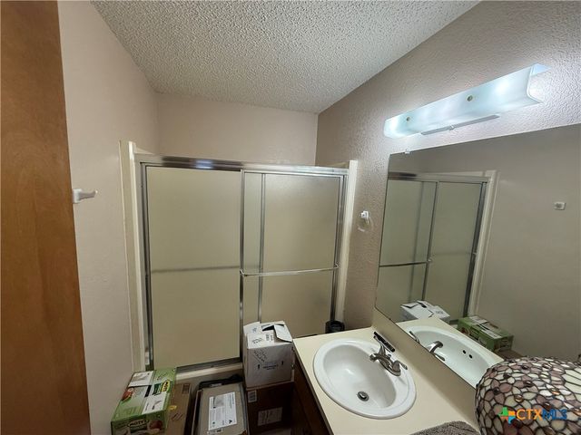 311 versailles, Victoria, TX 77904