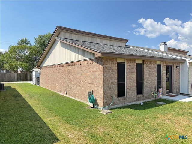 311 versailles, Victoria, TX 77904