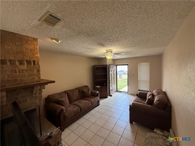 311 versailles, Victoria, TX 77904