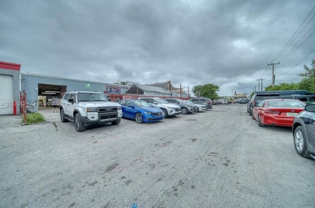 3730 NW 82nd St, Hialeah, FL 33147