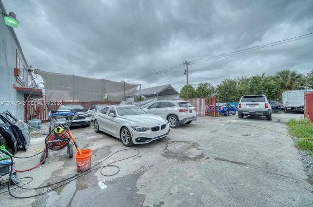 3730 NW 82nd St, Hialeah, FL 33147