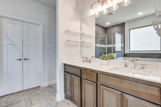 1209 Rushmore Drive, Burleson, TX 76028