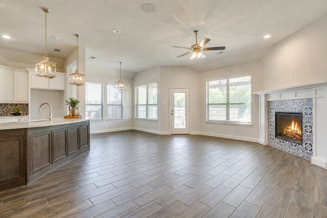 1209 Rushmore Drive, Burleson, TX 76028
