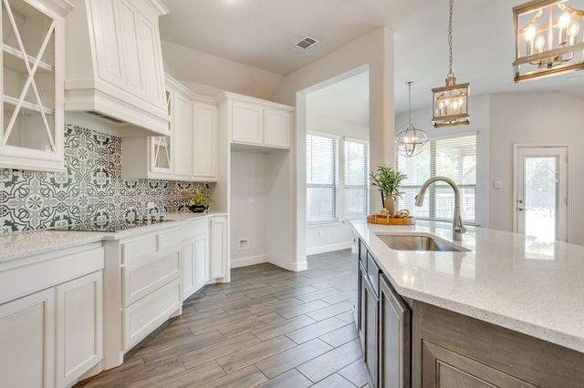 1209 Rushmore Drive, Burleson, TX 76028
