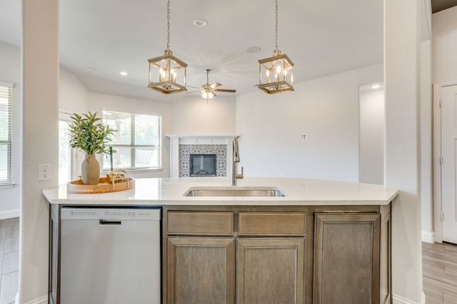 1209 Rushmore Drive, Burleson, TX 76028
