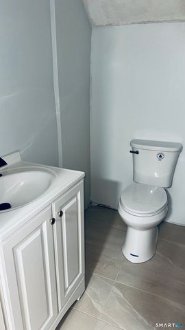 190 6th Street 3rd Fl, Bridgeport, CT 06607