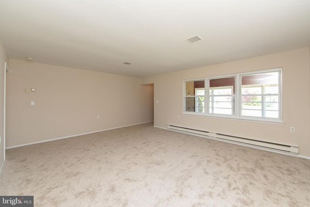 87 HUNTINGTON DR, Southampton, NJ 08088