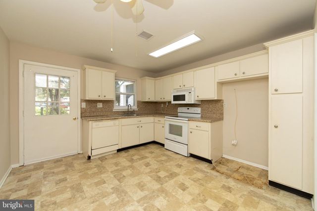 87 HUNTINGTON DR, Southampton, NJ 08088