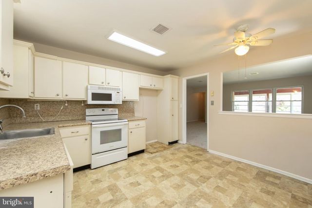 87 HUNTINGTON DR, Southampton, NJ 08088
