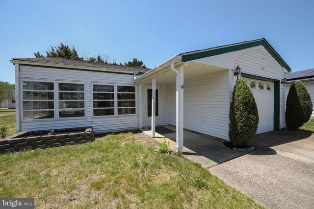 87 HUNTINGTON DR, Southampton, NJ 08088