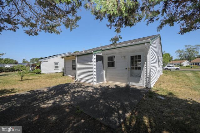 87 HUNTINGTON DR, Southampton, NJ 08088