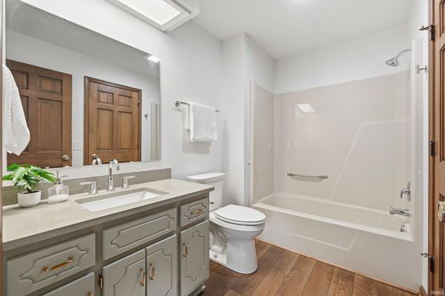 5720 Bayside Drive, Fort Wayne, IN 46815