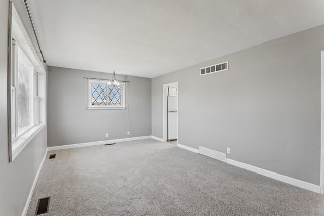 17303 Greenbay Avenue SE, Lansing, IL 60438