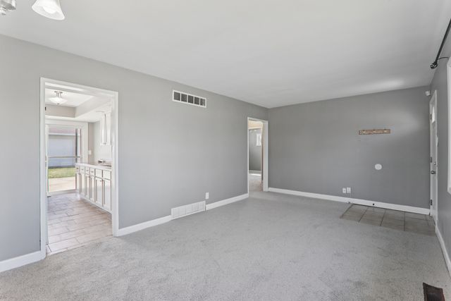 17303 Greenbay Avenue SE, Lansing, IL 60438