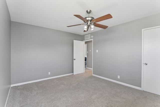 17303 Greenbay Avenue SE, Lansing, IL 60438