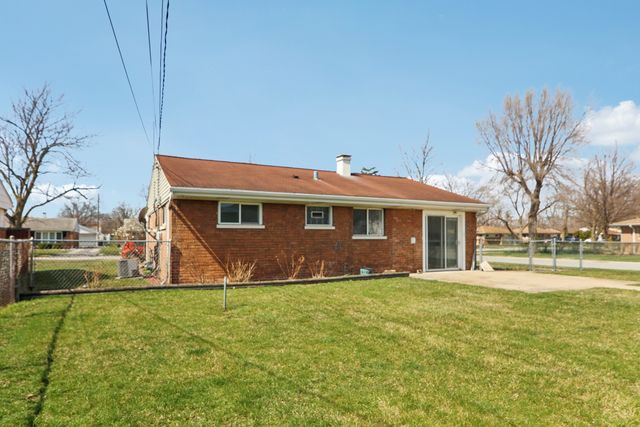 17303 Greenbay Avenue SE, Lansing, IL 60438