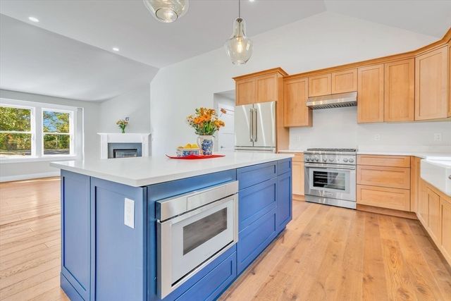 25 Percival Rd, Falmouth, MA 02536