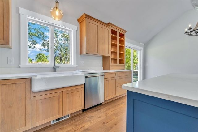 25 Percival Rd, Falmouth, MA 02536