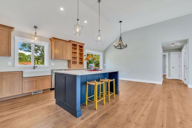 25 Percival Rd, Falmouth, MA 02536