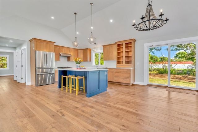 25 Percival Rd, Falmouth, MA 02536