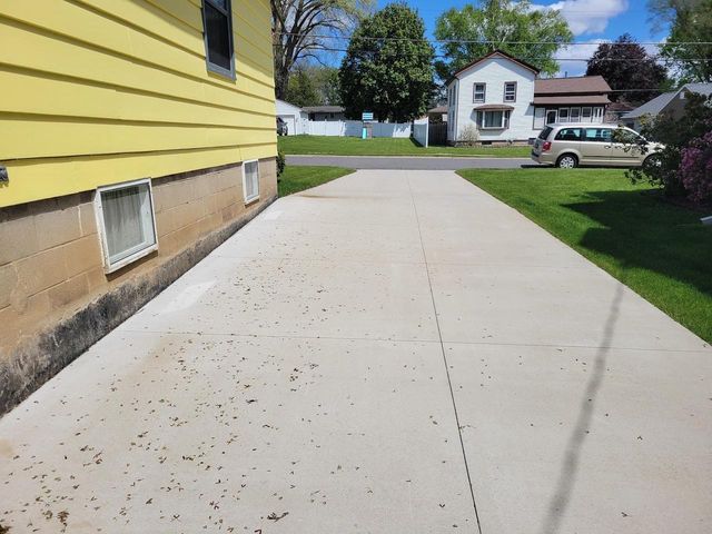 135 E BURNETT STREET, Beaver Dam, WI 53916