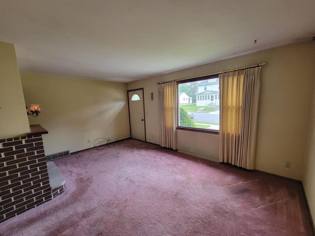 135 E BURNETT STREET, Beaver Dam, WI 53916