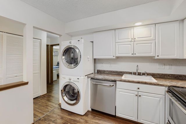12600 Parkwood Drive 313, Burnsville, MN 55337