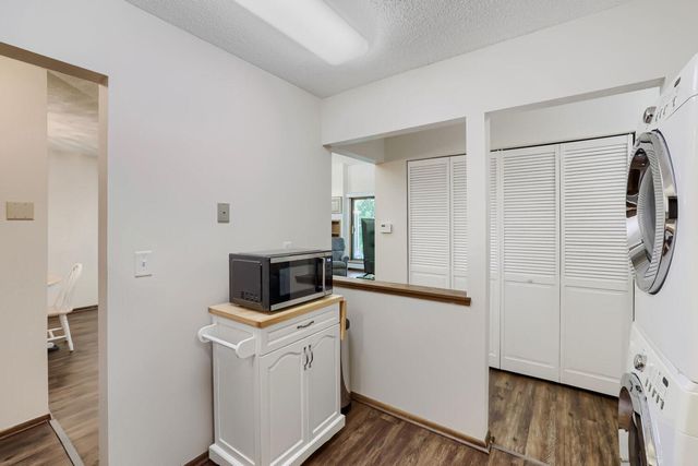 12600 Parkwood Drive 313, Burnsville, MN 55337
