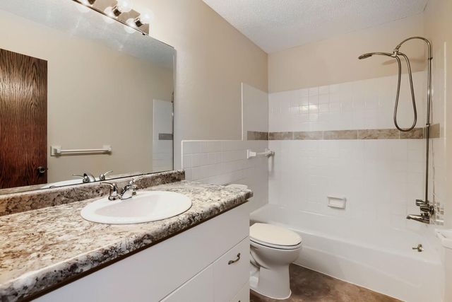 12600 Parkwood Drive 313, Burnsville, MN 55337