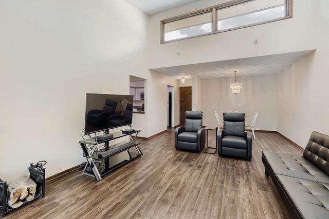 12600 Parkwood Drive 313, Burnsville, MN 55337