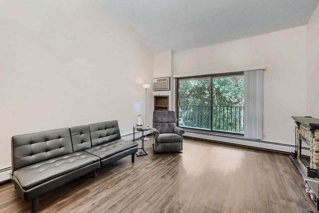 12600 Parkwood Drive 313, Burnsville, MN 55337