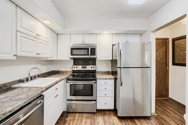12600 Parkwood Drive 313, Burnsville, MN 55337