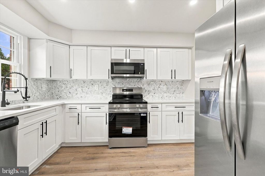 1552 ROOSEVELT DR, SHARON HILL, PA 19079 — exterior