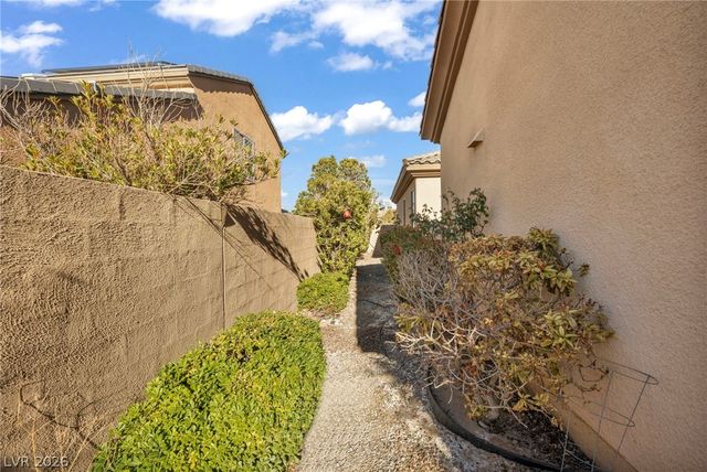 37 Stonemark Drive, Henderson, NV 89052