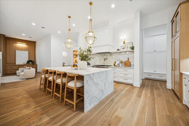 830 Azalea Street, Houston, TX 77018
