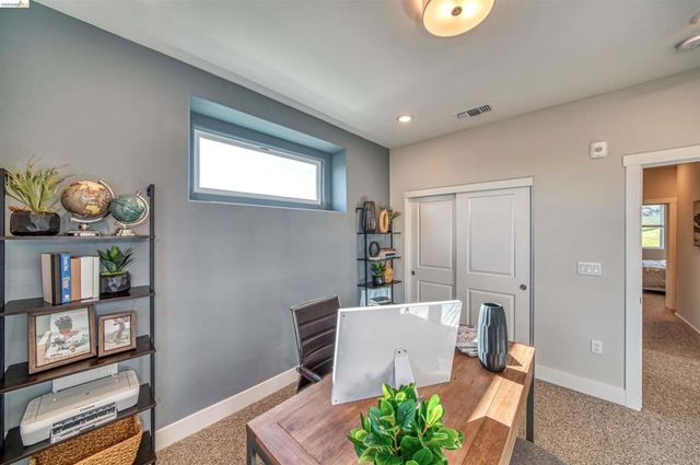28931 Parkridge Loop 81, Hayward, CA 94544