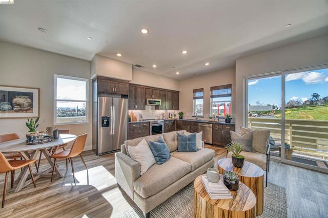 28931 Parkridge Loop 81, Hayward, CA 94544
