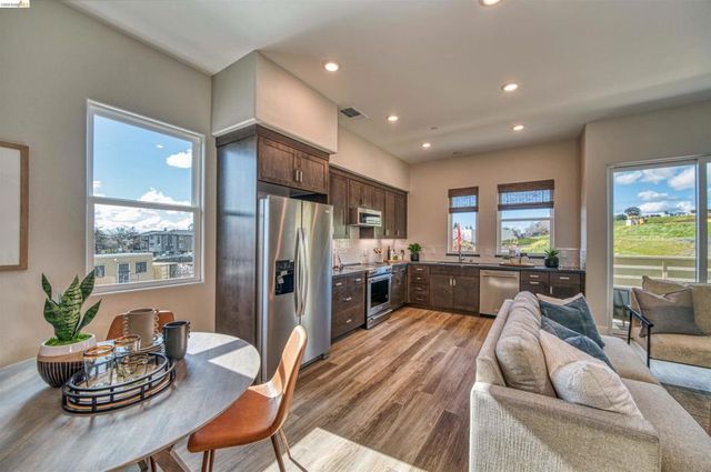 28931 Parkridge Loop 81, Hayward, CA 94544