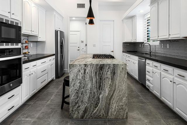 21 Mission Palms W, Rancho Mirage, CA 92270