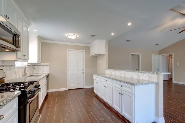 12010 Mulholland Drive, Meadows Place, TX 77477